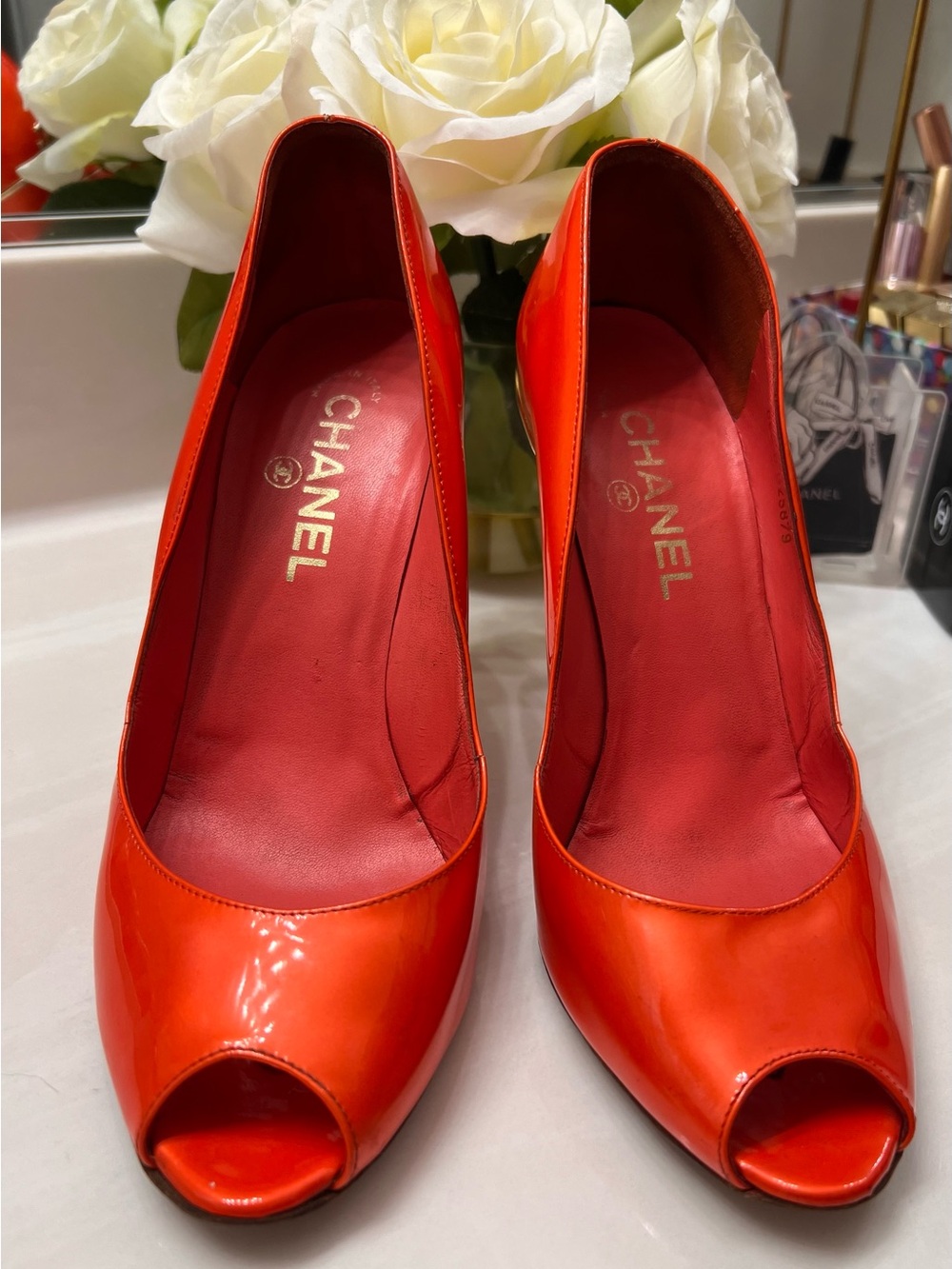 CHANEL Gorgeous Orange Patent Leather Stiletto Pumps with Gold CC Heel 39.5 - Picture 3 of 13
